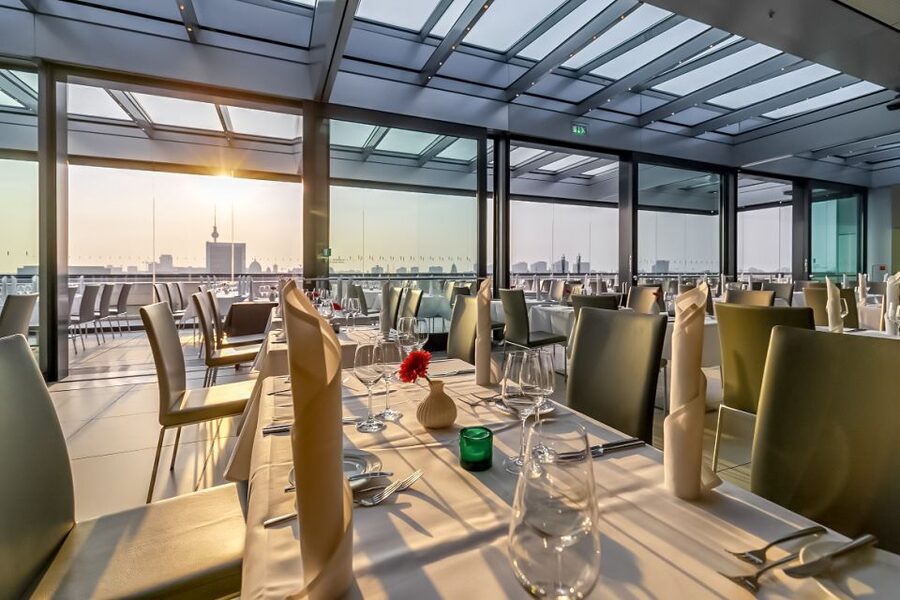 Berlin: Rooftop Dinner at the Käfer Restaurant Reichstag - The dome and the night view