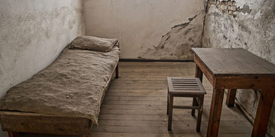 Berlin: Sachsenhausen Concentration Camp and Potsdam Tour - What the guides add