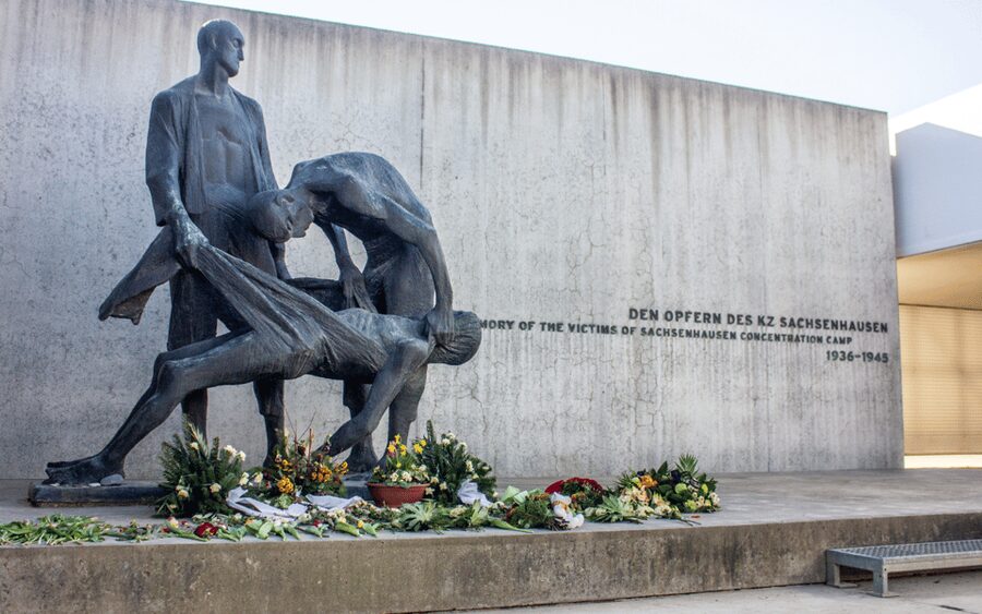 Berlin: Sachsenhausen Concentration Camp Museum Tour - From Alexanderplatz to a place of remembrance