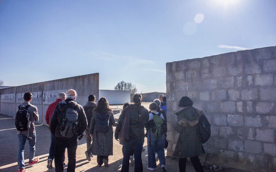 Berlin: Sachsenhausen Concentration Camp Museum Tour - Reaching the Sachsenhausen Memorial