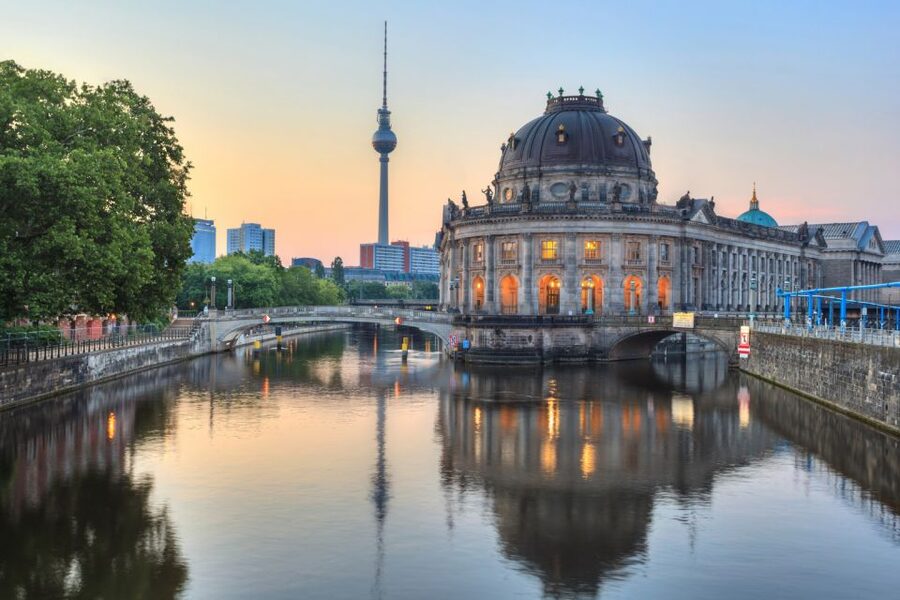 Berlin: Scavenger Hunt Self-Guided Tour - Gendarmenmarkt and the grand center of Berlin