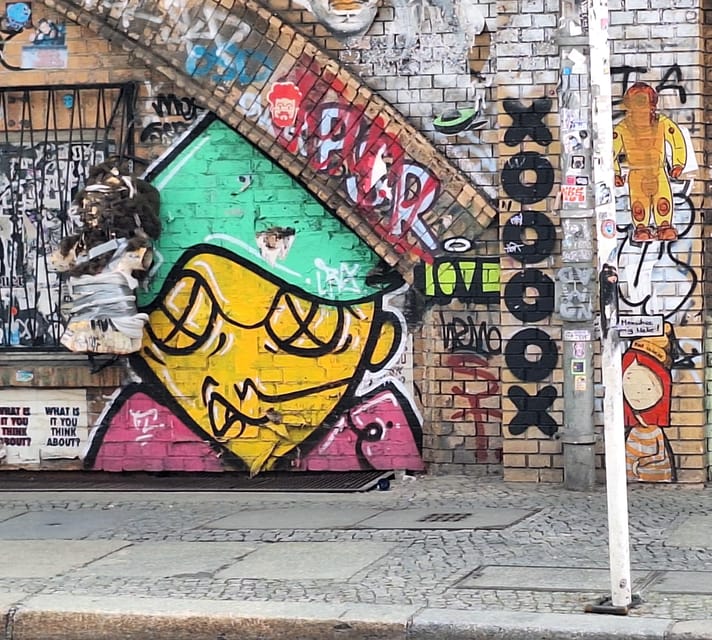 Berlin: Secrets of Berlin Bike Tour - A Späti stop for a simple Berlin pause