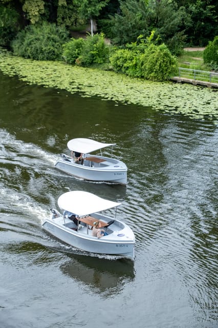 Berlin: Self-Drive Boat Tour - A self-drive boat gives Berlin a different rhythm