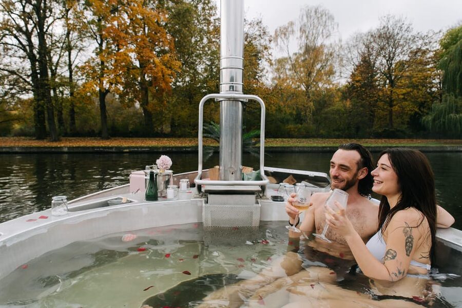 Berlin: Self-drive hot tub boat experience - A floating hot tub with Berlin as the backdrop