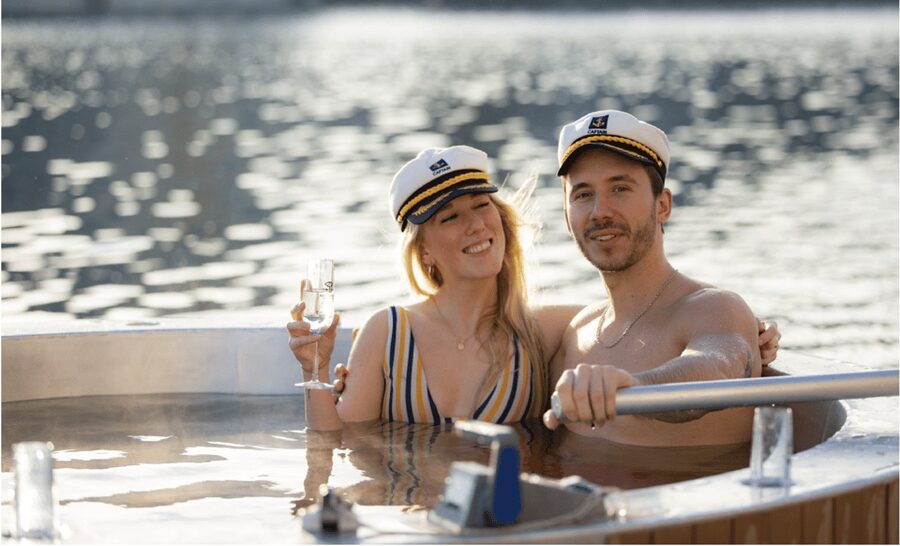 Berlin: Self-drive hot tub boat experience - Should you book the floating hot tub boat?