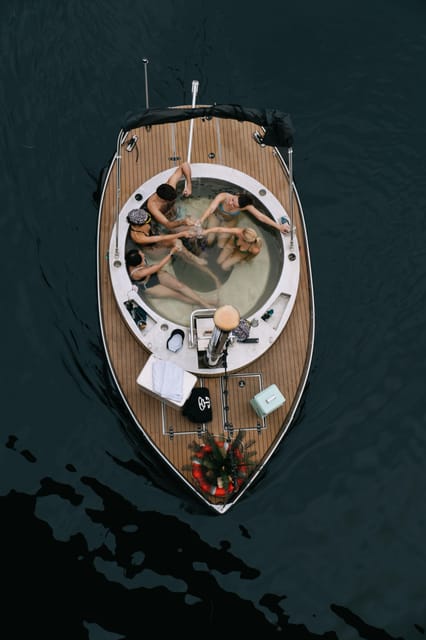 Berlin: Self-drive hot tub boat experience - Keeping the tub warm with the wood stove