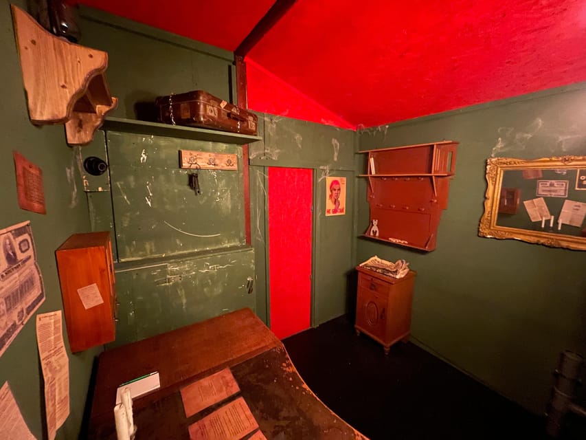 Berlin: “Shadow of the Rubber Duck” Escape Room Experience - Price, time, and the value of the challenge