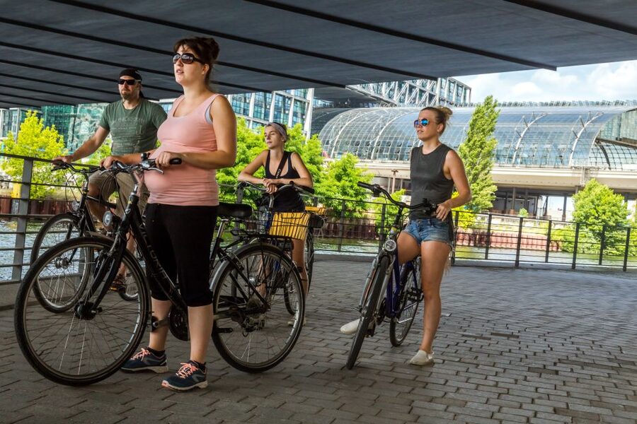 Berlin: Sights and Highlights Bike Tour with a Local Guide - Weather, timing, and what to bring