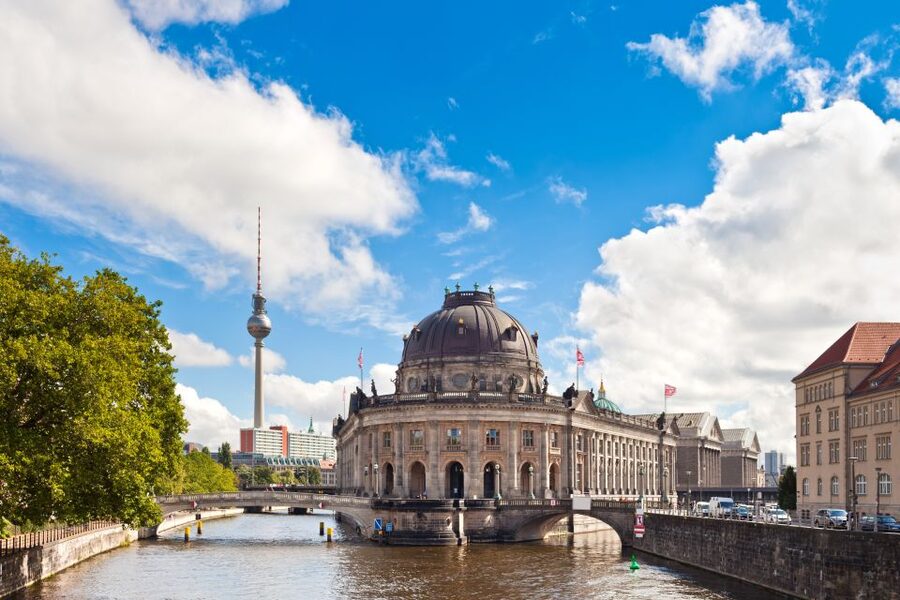 Berlin: Sights and Highlights Bike Tour with a Local Guide - Why a bicycle works so well in Berlin