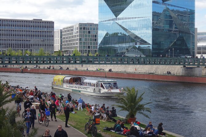 Berlin sightseeing boat tour on the Spree - Humboldt Forum and the rebuilt Berlin Palace