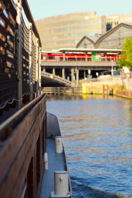 Berlin: Sightseeing Boat Tour on the Spree for Families - The Government District and Bundestag
