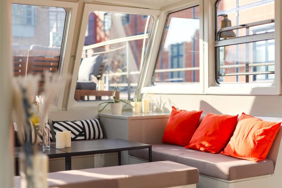 Berlin: Sightseeing Boat Tour on the Spree for Families - No Commentary Means You Set the Pace