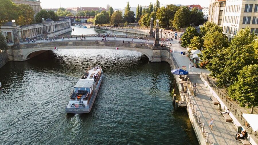 Berlin: Sightseeing Boat Tour on the Spree for Families - What You See Around the Tiergartenviertel