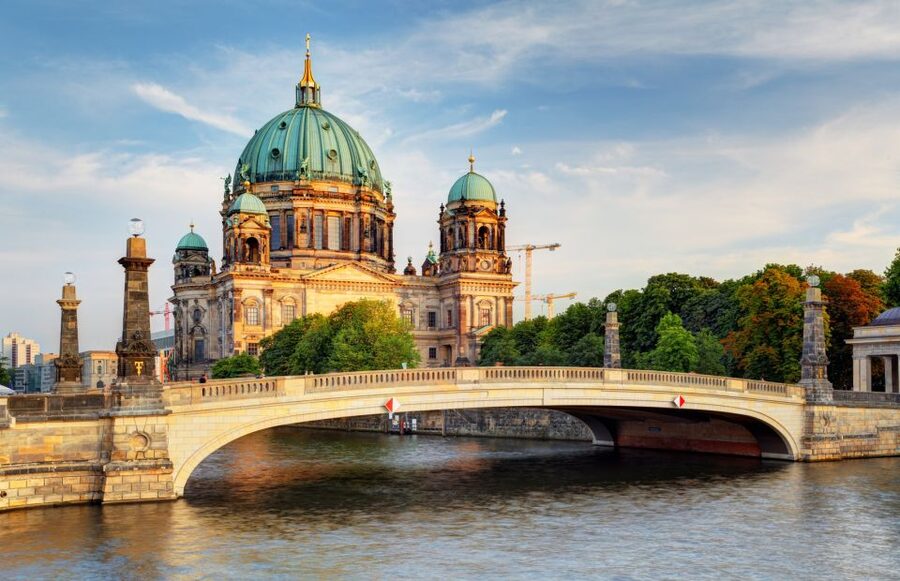 Berlin: Sightseeing Walking Tour of the Top 20 Attractions - Starting at the Paul-Löbe-Haus and Federal Chancellery