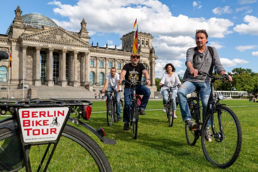 Berlin: Small Group Bike Tour Through City Center - Weather, clothing, and the German-language guide