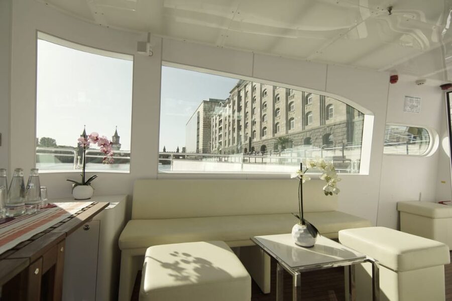 Berlin: Solar Powered Sunset Catamaran Cruise & Audio Guide - How the audio guide works in practice