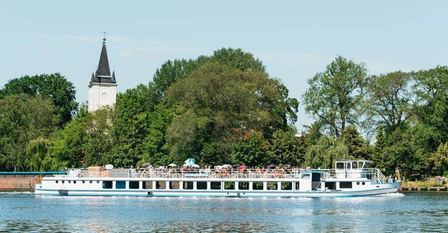 Berlin: Spree Boat Tour to Müggelsee - Comfortable seating and simple onboard service
