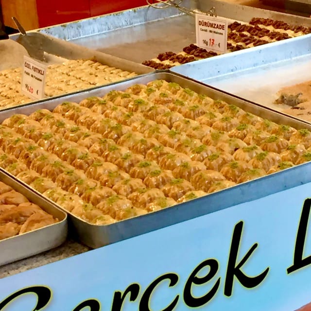 Berlin: Street Food Tour with 10 Tastings - Kebab and falafel in Little Istanbul