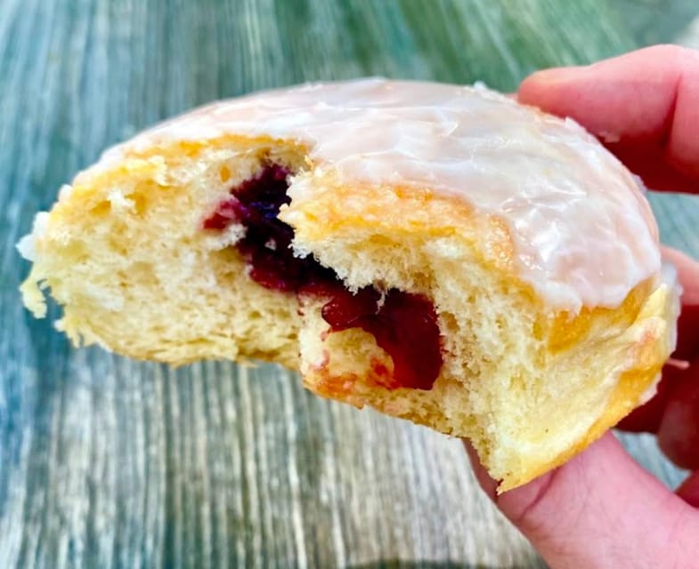 Berlin: Street Food Tour with 10 Tastings - What the guide adds to the food