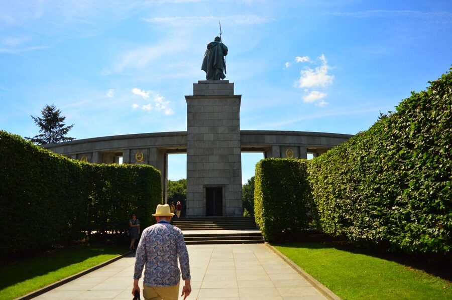 Berlin: Third Reich, Hitler, and WWII Walking Tour - Above the Führer Bunker