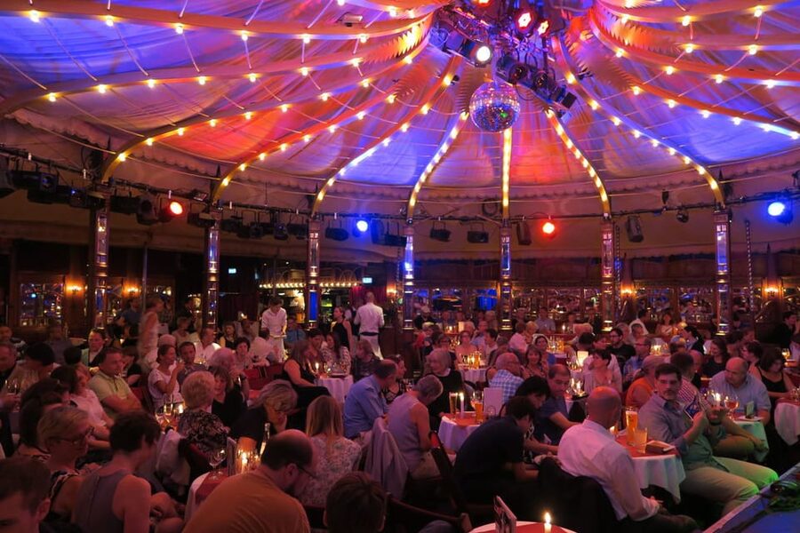Berlin: Ticket for Bar Jeder Vernunft - Theater & Restaurant - Getting there and handling the booking