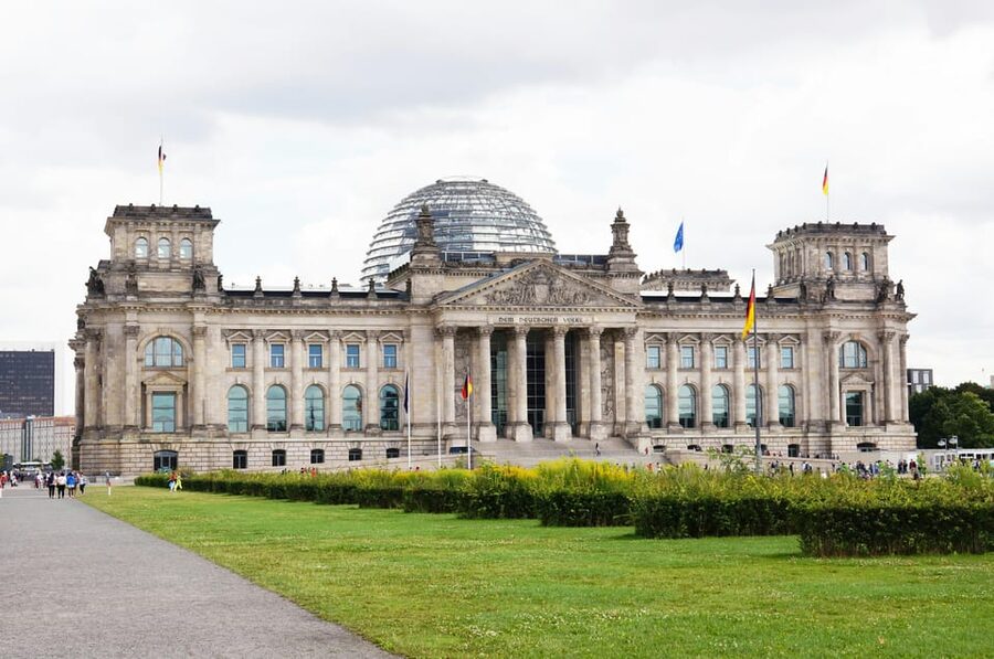 Berlin: Tour with Private Guide - A private start in central Berlin