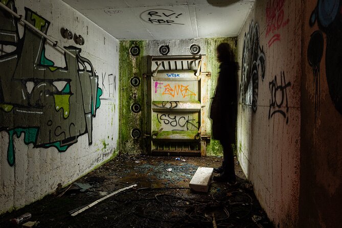 Berlin Urbex Adventure and History Tour - Entering Berlin’s abandoned East German hospital