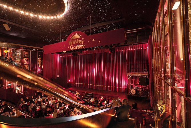 Berlin Varieté: "JOSEPHINE -The Queen of Entertainment" - Acrobats, dancers, and circus acts keep the pace moving