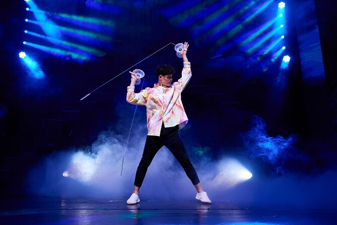 Berlin Varieté: "JOSEPHINE -The Queen of Entertainment" - Costumes, lighting, and the glowing stage stairs