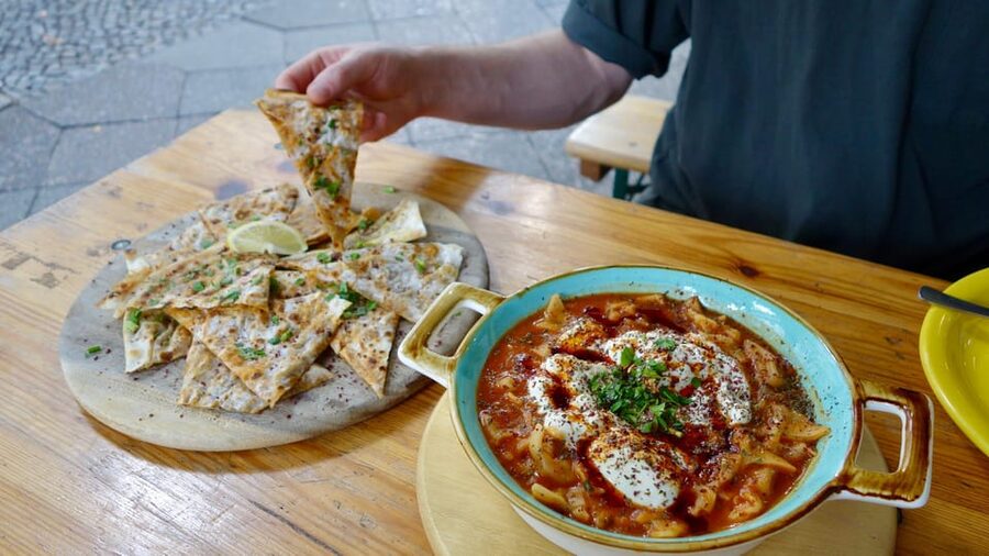 Berlin: Vegan Food & Cultural Walking Tour in Friedrichshain - Stories of East Berlin and Friedrichshain