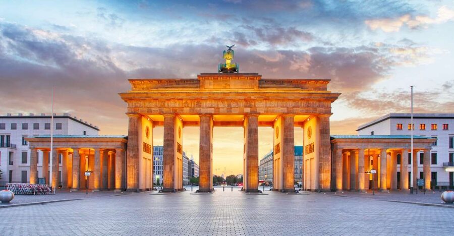Berlin: Walking Tour of the Top 10 Sightseeing Attractions - Starting beside Germany’s government quarter