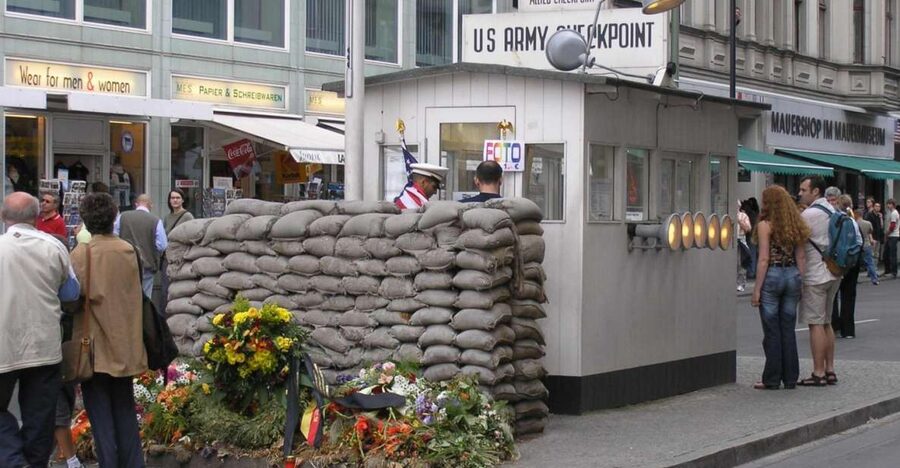 Berlin Wall: City Tour of Divided Germany - Along the Spree toward the government district