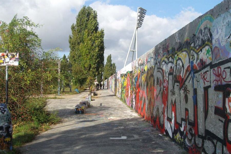 Berlin Wall: Small Group Guided Tour - How much walking and what the weather means