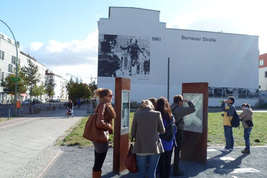 Berlin Wall: Small Group Guided Tour - Reading the Wall where little remains