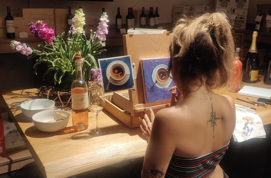 Berlin: Wine on Canvas - Paint Workshop and Wine Tasting - The Small-Group Atmosphere