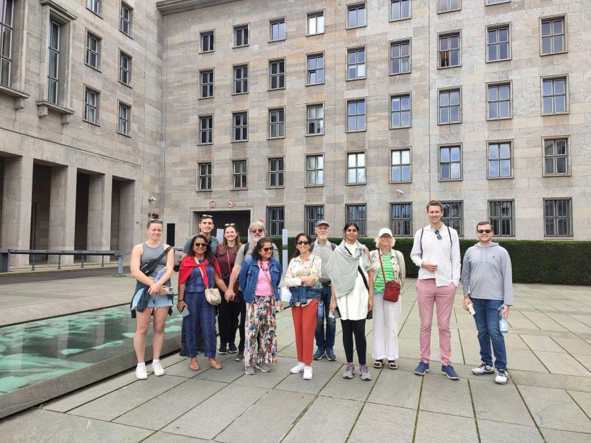 Berlin: World War Two Third Reich and Cold War Walking Tour - Reading the Berlin Wall at the Memorial and Eastside Gallery