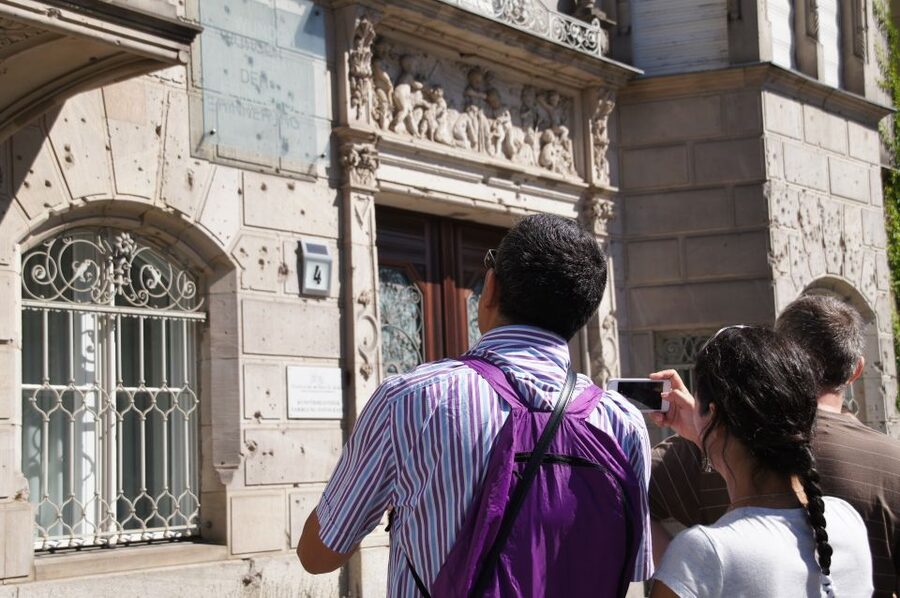 Berlín y el Nacionalsocialismo. Group Tour in Spanish - The Sinti and Roma memorial and the plan for Germania