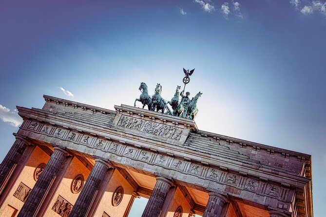 Best of Berlin HopOn HopOff Tour - Brandenburg Gate and the government quarter