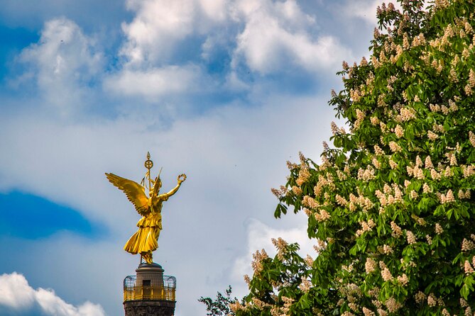 Best of Berlin HopOn HopOff Tour - Checkpoint Charlie and the central Berlin landmarks