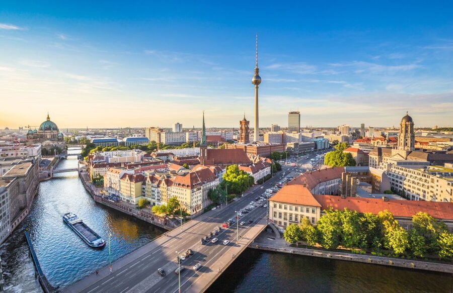 Bike Tour of Berlin Top Attractions with Private Guide - Key points at a glance