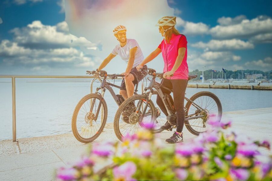 Bike Tour of Berlin Top Attractions with Private Guide - The two-hour route, from Alexanderplatz to the Brandenburg Gate