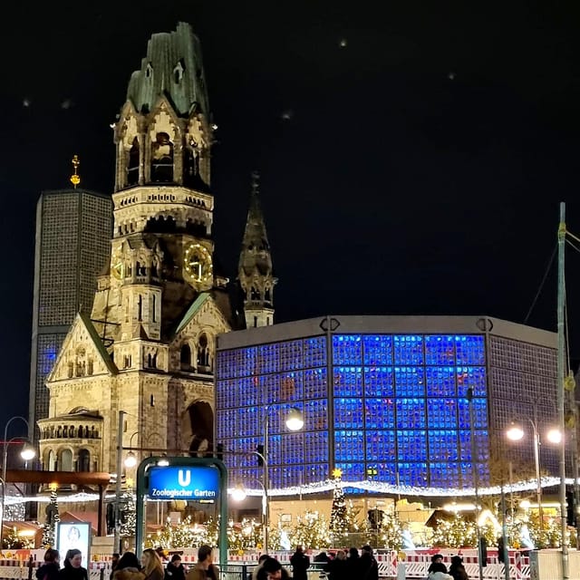 Christmas market lights tour bus through Berlin, free mulled wine (2.5 hours) - What this Christmas lights tour actually gives you