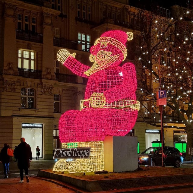 Christmas market lights tour bus through Berlin, free mulled wine (2.5 hours) - Potsdamer Platz adds a modern Christmas stop