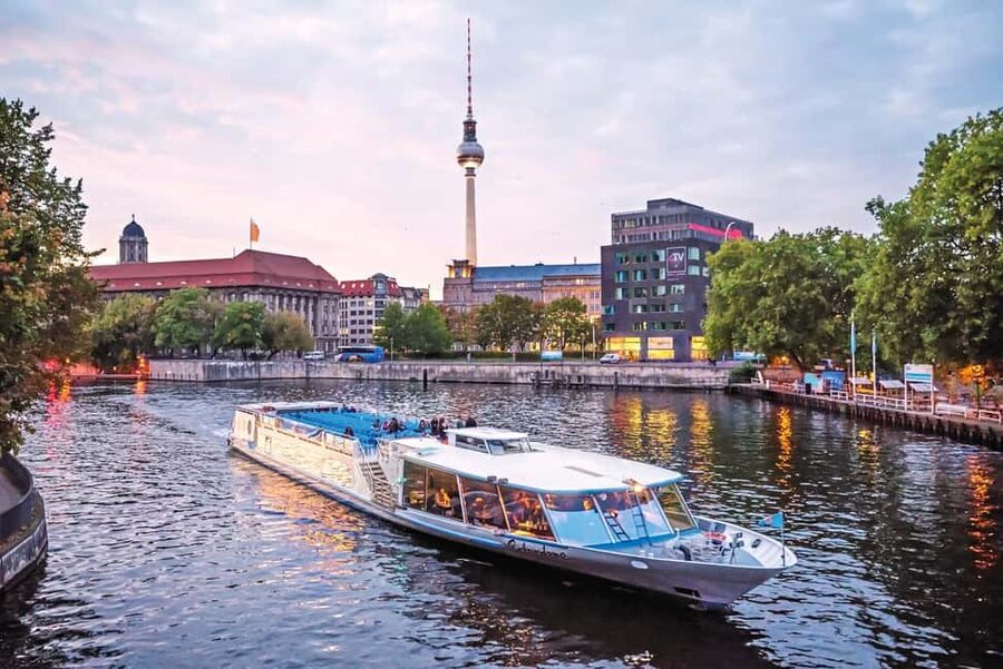 CitySightseeing Berlin HOHO Bus- All Lines (A+B) & Boat Tour - The B-Tour follows Berlin’s Wall story