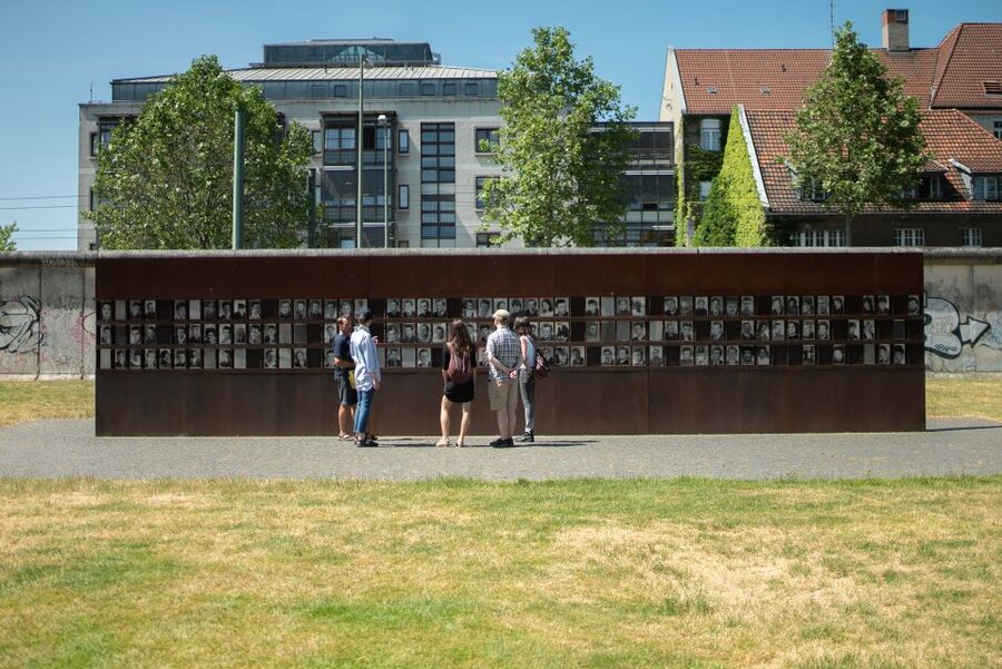 Cold War, Berlin Wall, Spies and the East Side Gallery - The guides make or break the experience