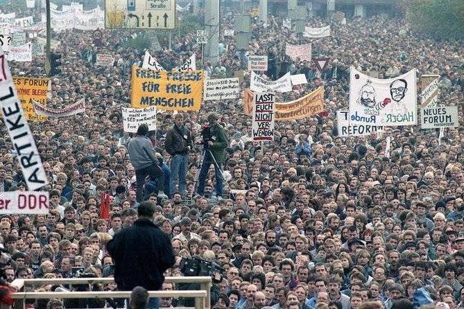 Cold War, Berlin Wall, Spies and the East Side Gallery - Why this Cold War Berlin tour works