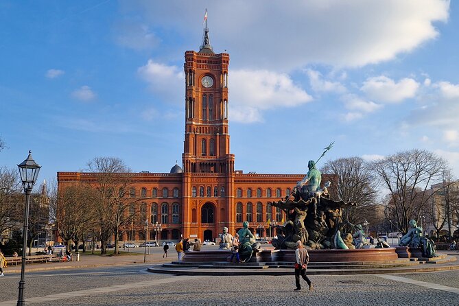 Dark Berlin Criminal Tour - Rotes Rathaus closes with Berlin’s first banking scandal