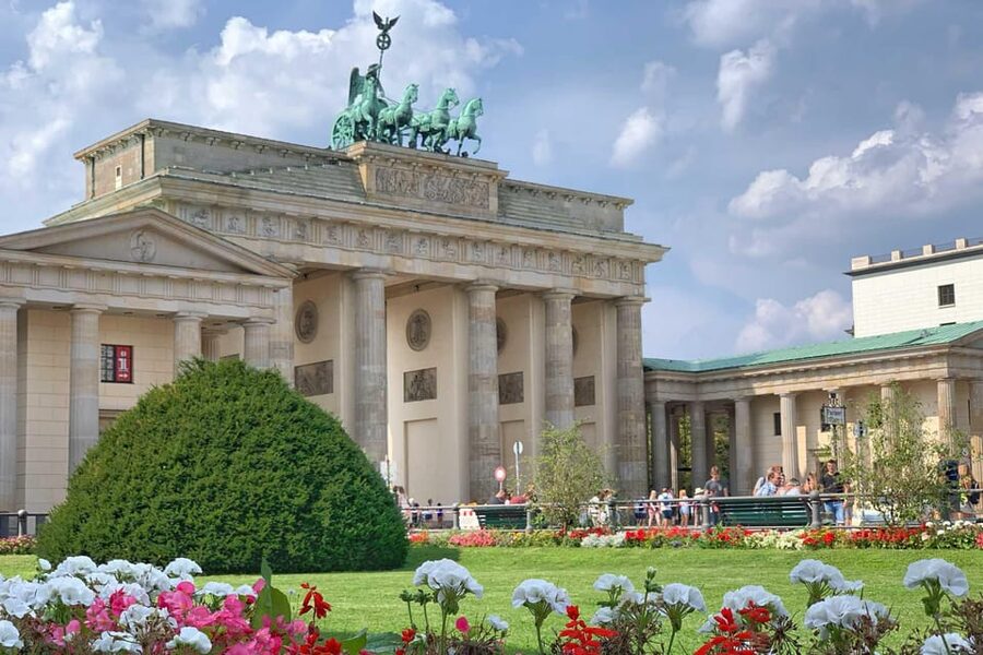 Discover Berlin Express Tour: 2hr Highlights - Pariser Platz and the Brandenburg Gate