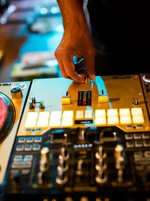 DJ for a Day: Learn to Mix Like a Pro in Berlin - Learning the beat before the style