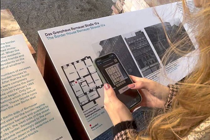 Escaping and spying on the Berlin Wall Scavenger hunt - The Wall history behind the puzzles